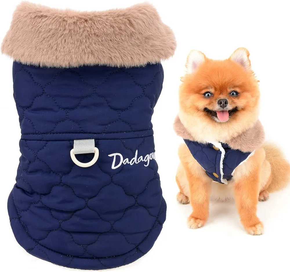 کت زمستانی جلیقه‌ای SMALLLEE_LUCKY_STORE با یقه خزدار، مناسب حیوانات خانگی، دارای حلقه D برای اتصال بند، آستر پشمی شرپا، مخصوص سگ‌ها و گربه‌های کوچک تا متوسط، مناسب نژادهایی مانند چی‌واوا و یورکشایر، رنگ آبی، سایز S